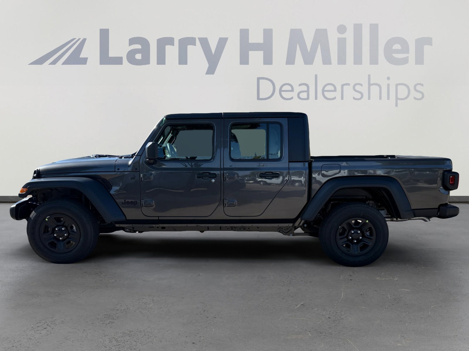 2025 Jeep Gladiator Sport photo 3