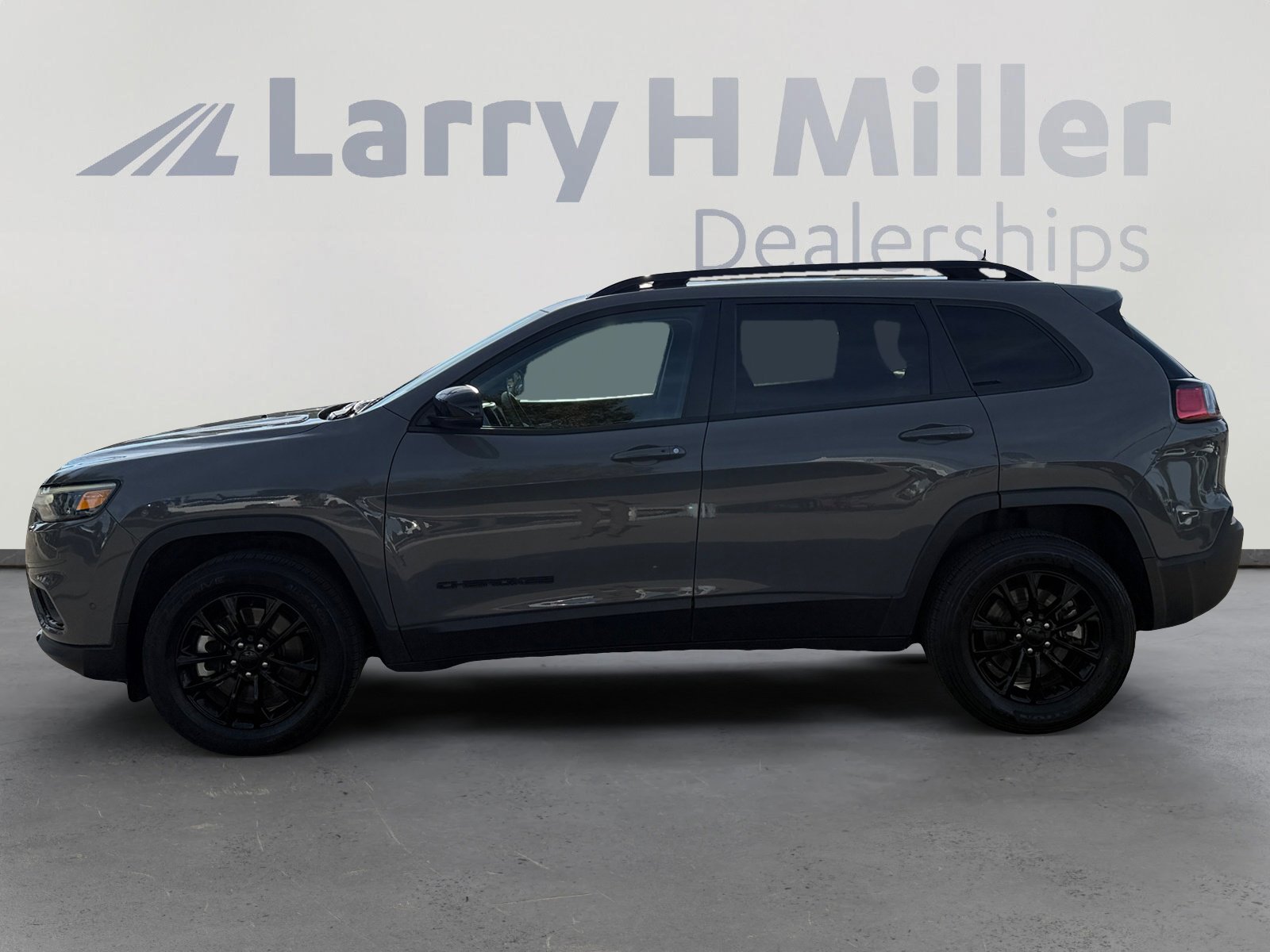 2023 Jeep Cherokee Altitude Lux photo 3