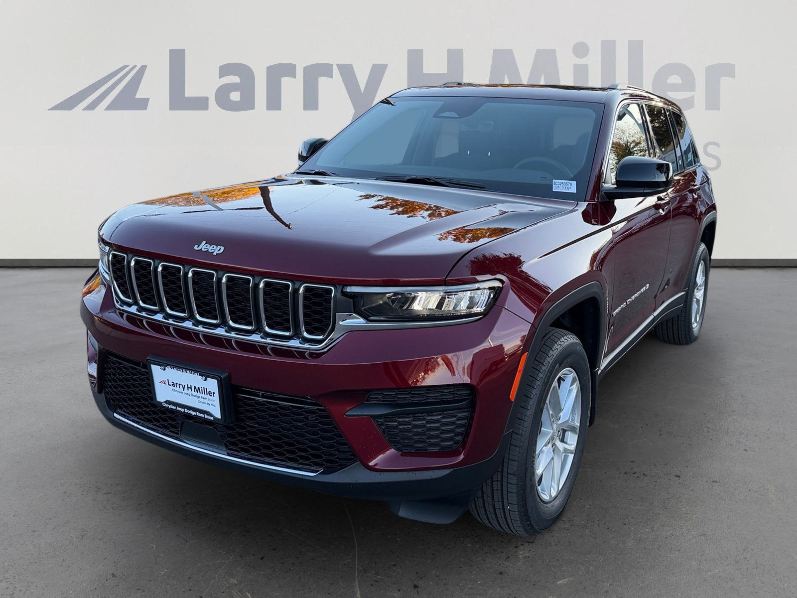 2025 Jeep Grand Cherokee Laredo's photo