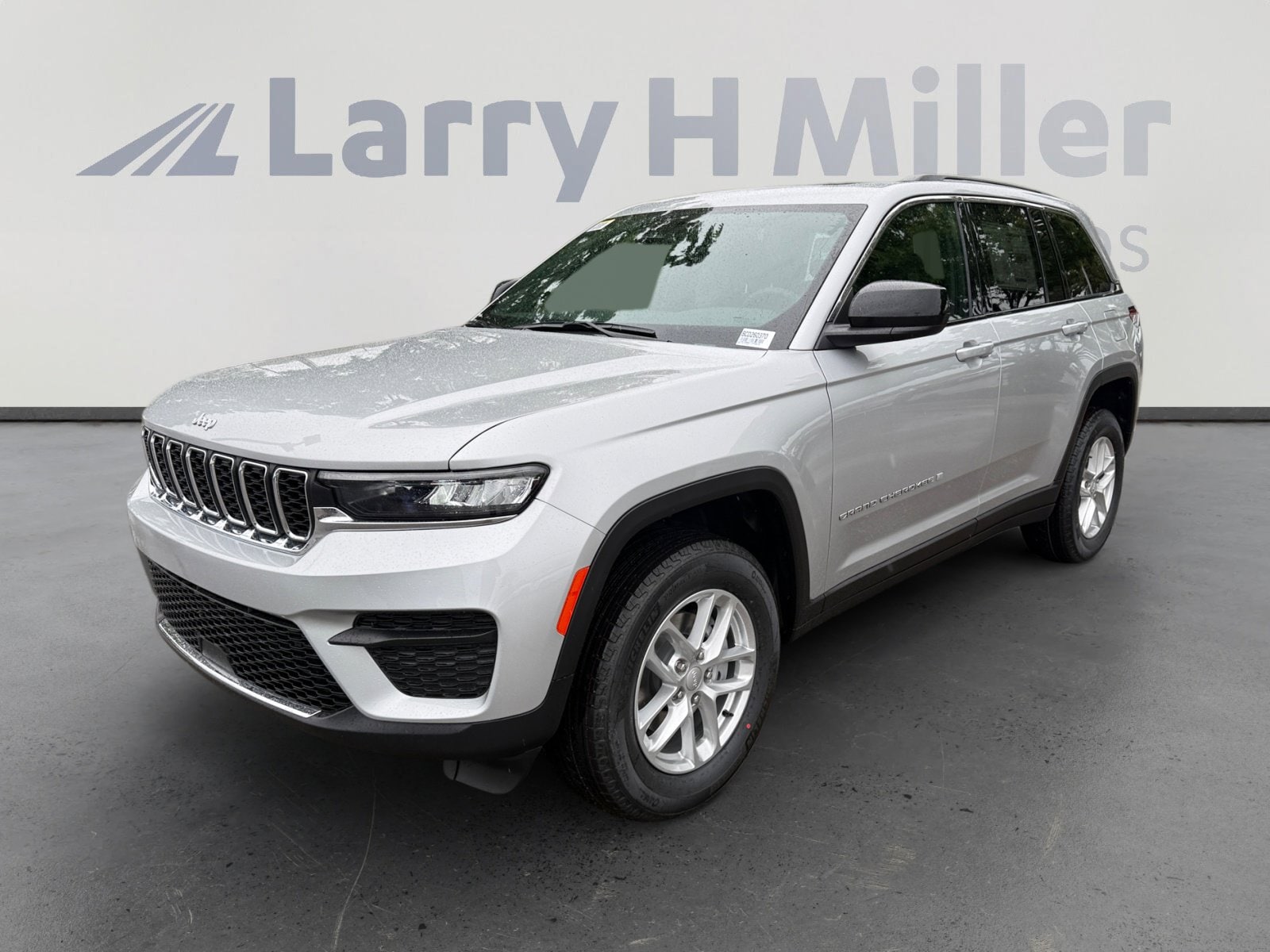 2026 Jeep Grand Cherokee Laredo X 4x4's photo