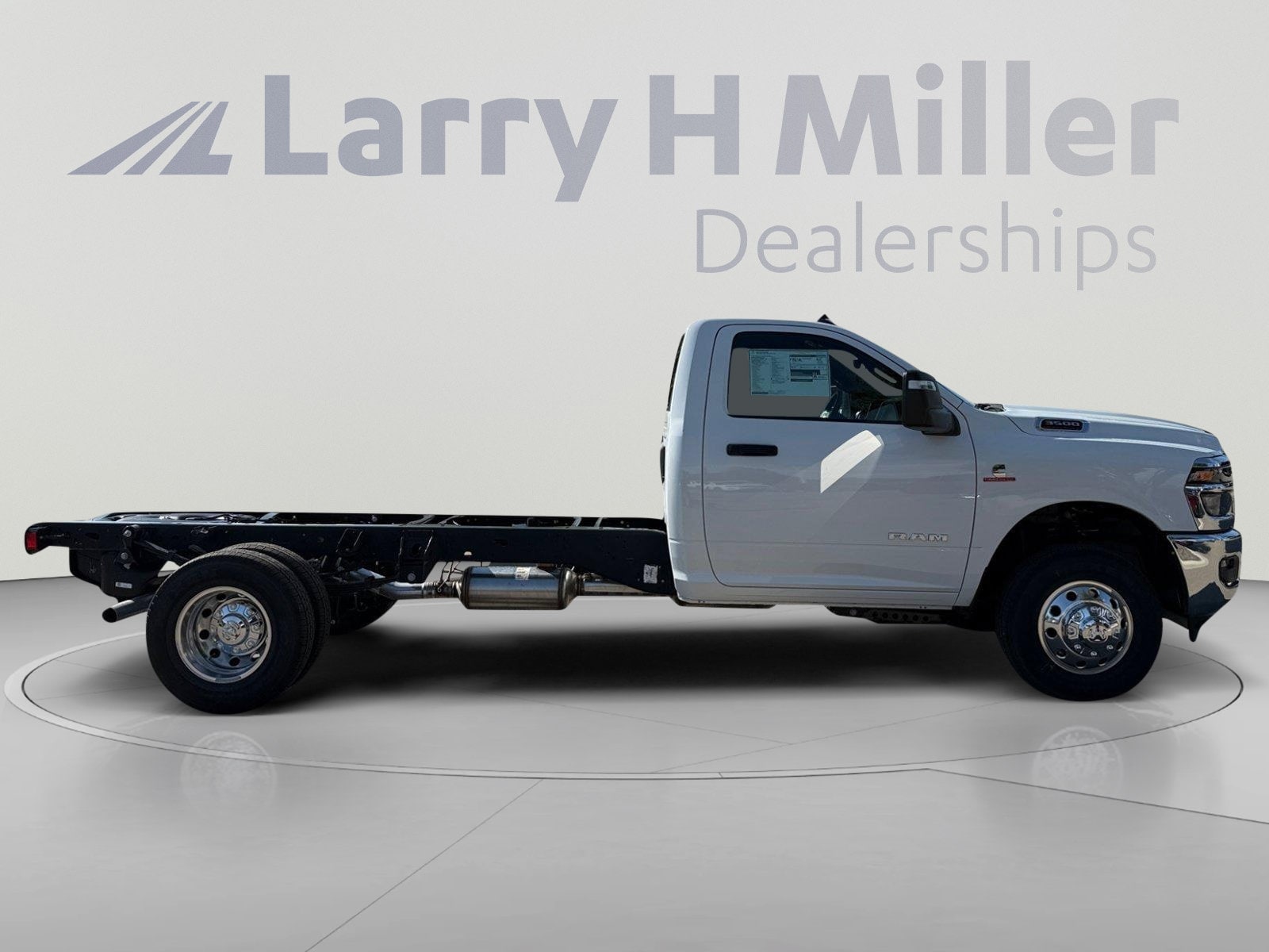 2026 RAM 3500 Chassis Big Horn - Photo 7