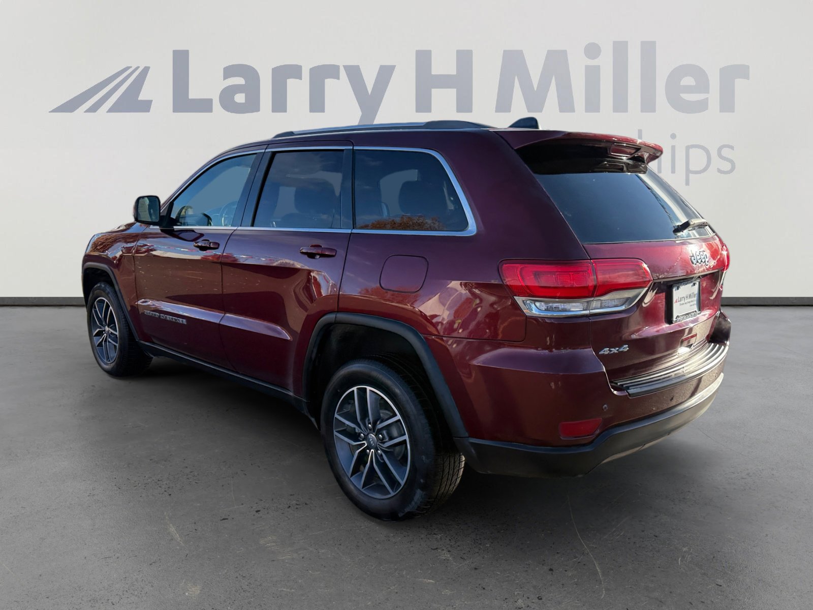 2018 Jeep Grand Cherokee Laredo E photo 2