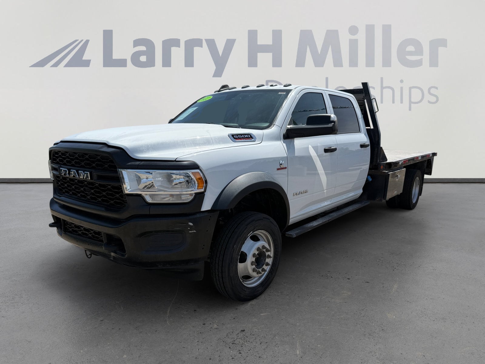 2022 Ram 5500 Chassis Tradesman 4X4! FLAT BED!