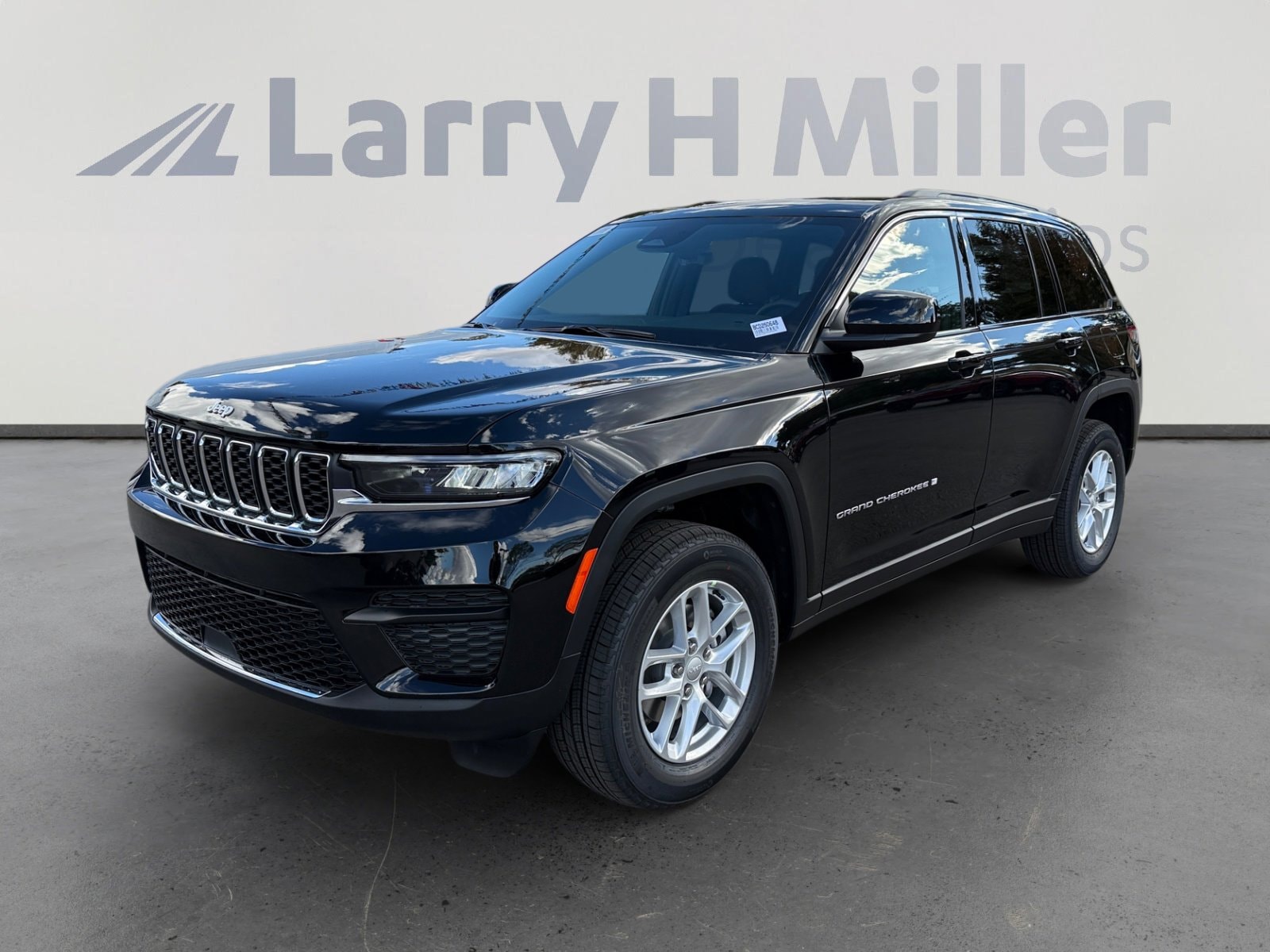 2025 Jeep Grand Cherokee Laredo's photo