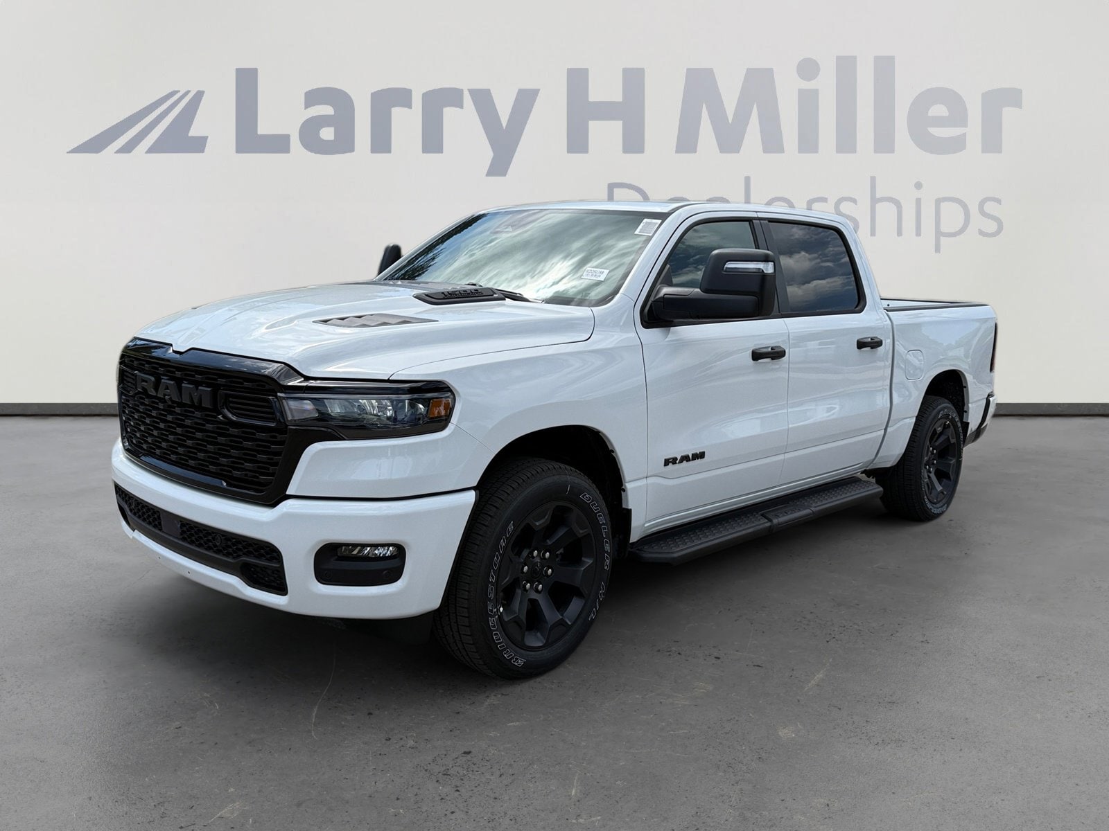 2026 RAM 1500 Express 4x4 Crew Cab 5'7's photo