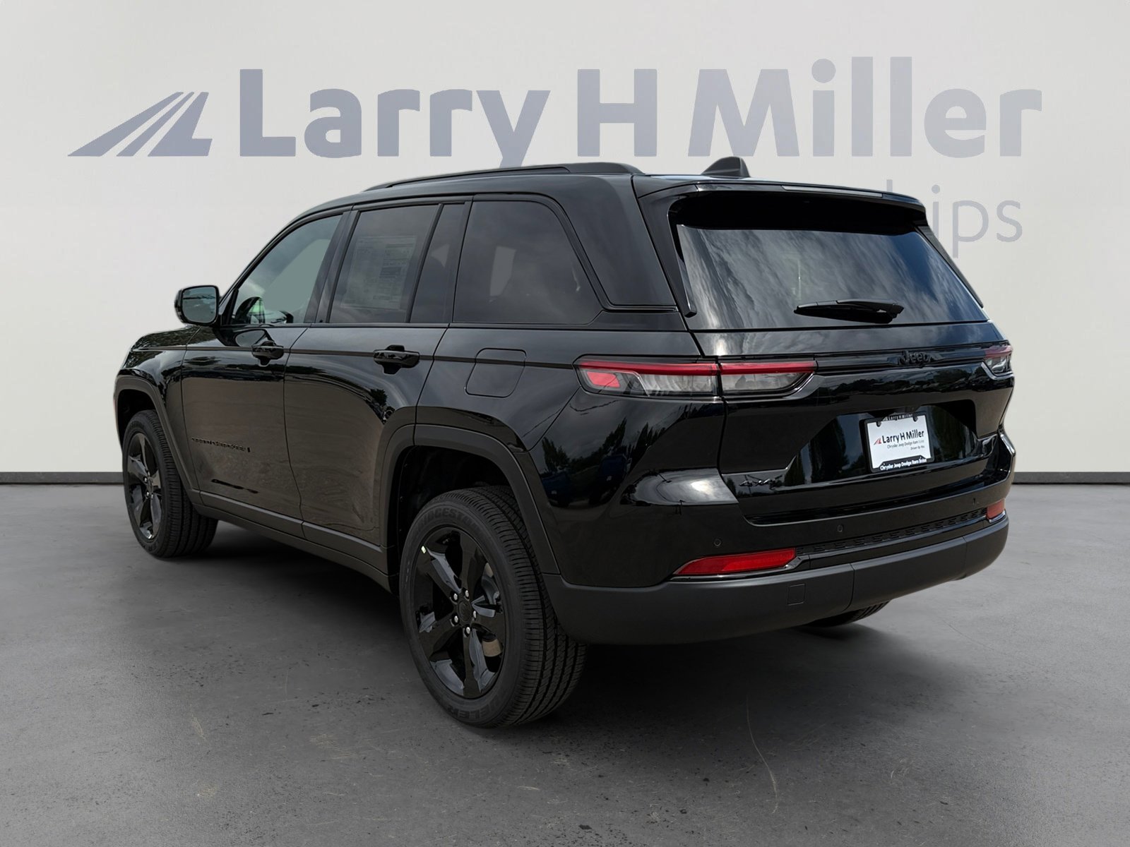 2025 Jeep Grand Cherokee Altitude X photo 2