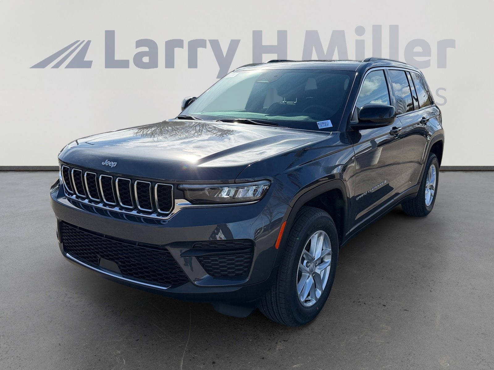 2026 Jeep Grand Cherokee Laredo X 4x4's photo