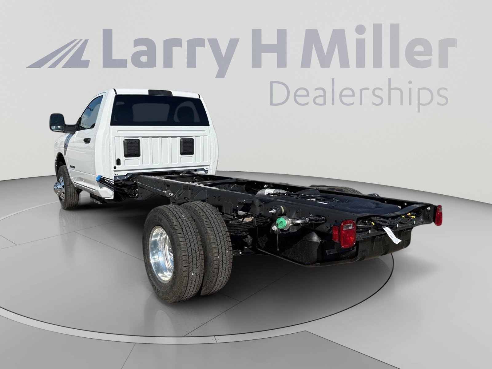2026 RAM 3500 Chassis Big Horn - Photo 4