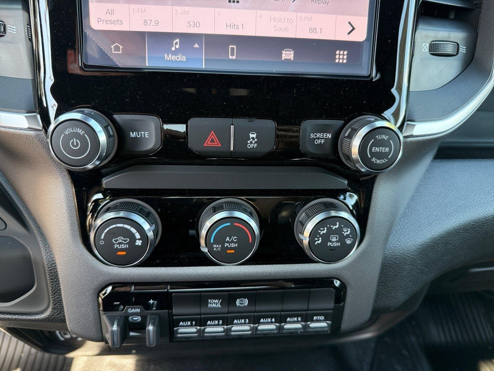 2026 RAM 3500 Chassis Big Horn - Photo 13