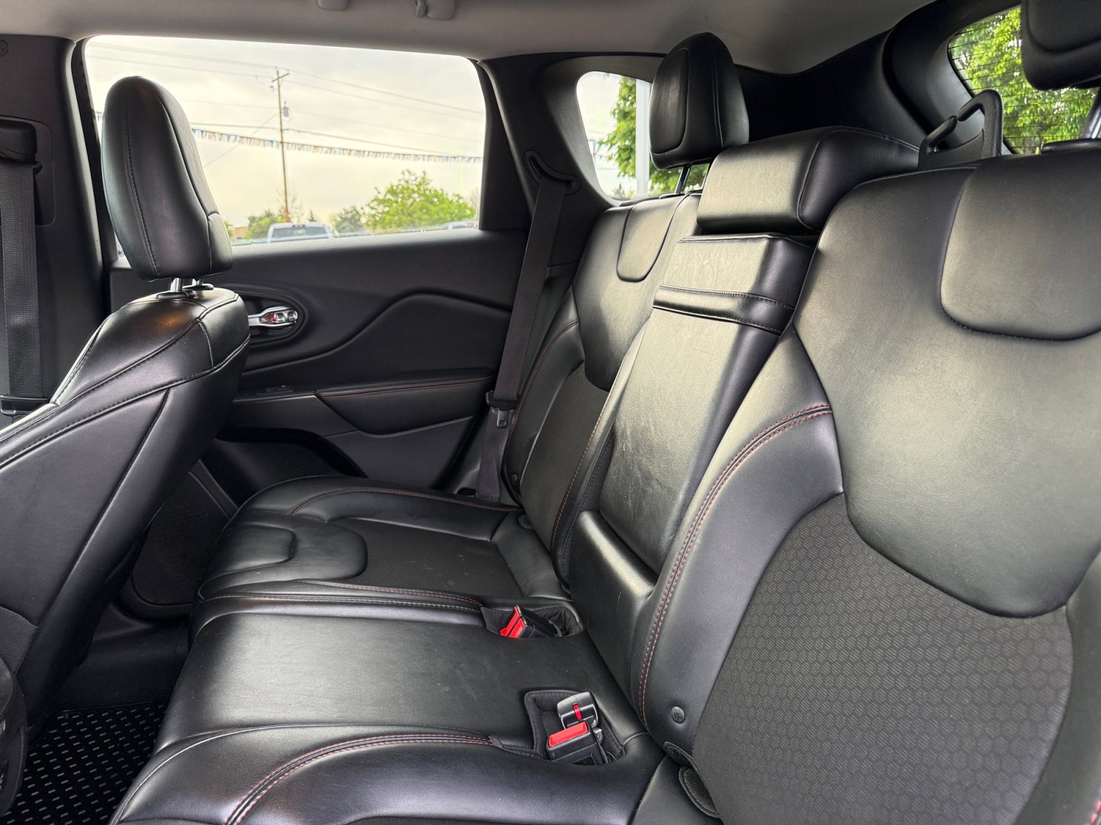 2019 Jeep Cherokee Trailhawk - Photo 19