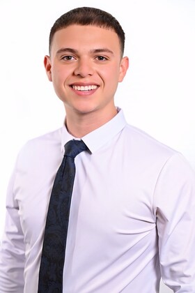 Staff member Nick from ID_e737e9bcf4ce