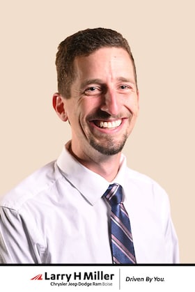 Staff member Alex from ID_e737e9bcf4ce