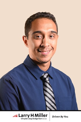 Staff member Yassin from ID_e737e9bcf4ce