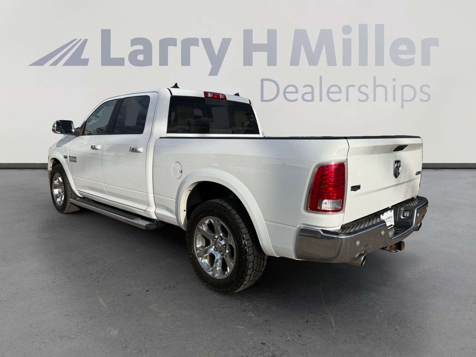 2018 Ram 1500 Laramie photo 2