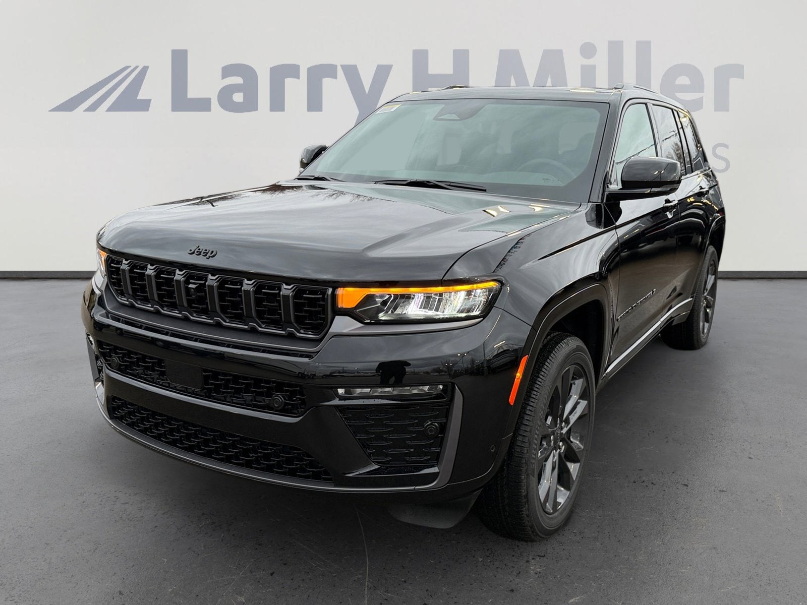 2026 Jeep Grand Cherokee Limited Reserve 4x4's photo