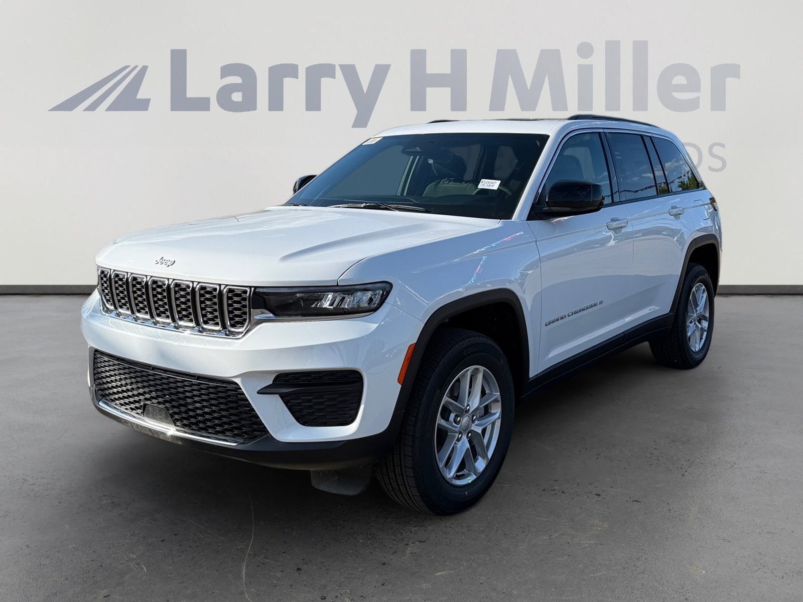 2026 Jeep Grand Cherokee Laredo X 4x4's photo