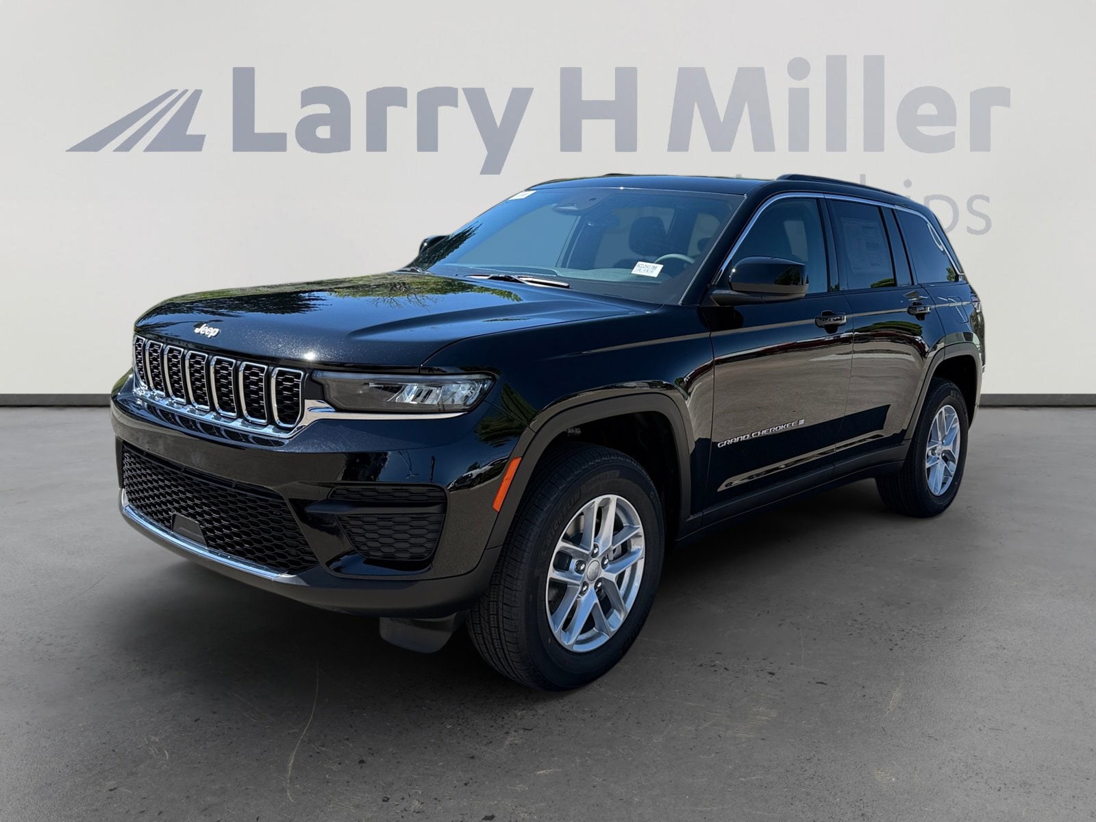 2026 Jeep Grand Cherokee Laredo X 4x4's photo