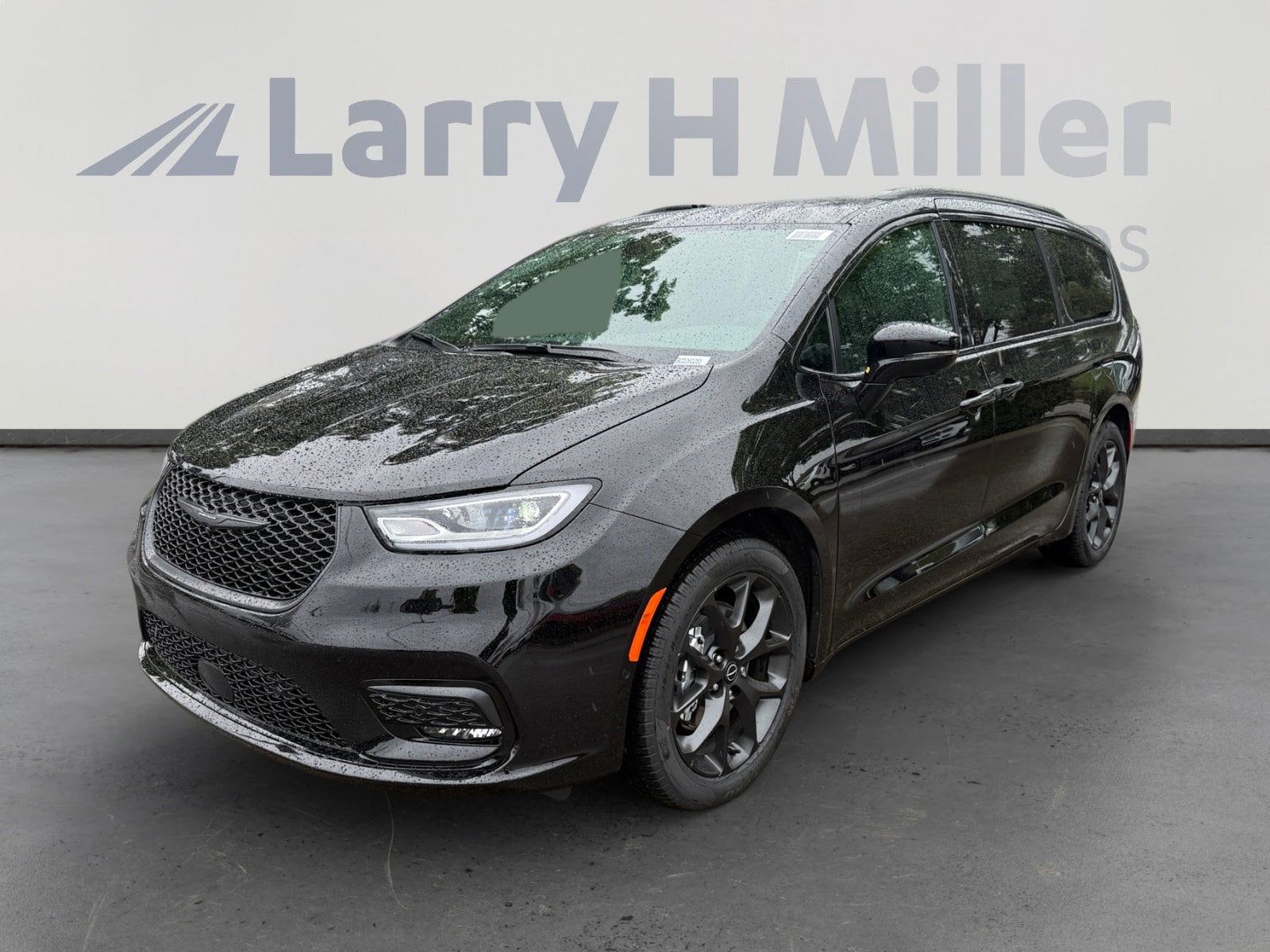2026 Chrysler Pacifica Select's photo