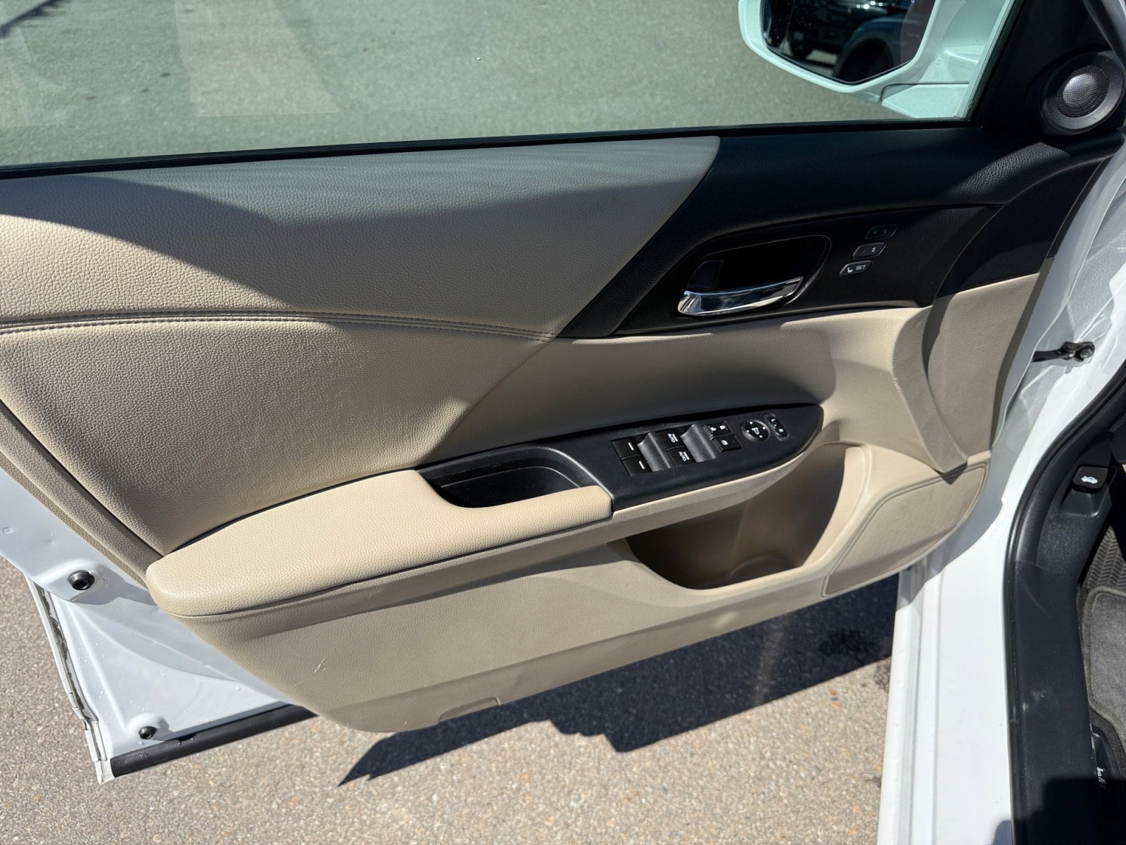 2015 Honda Accord EX-L - Photo 14