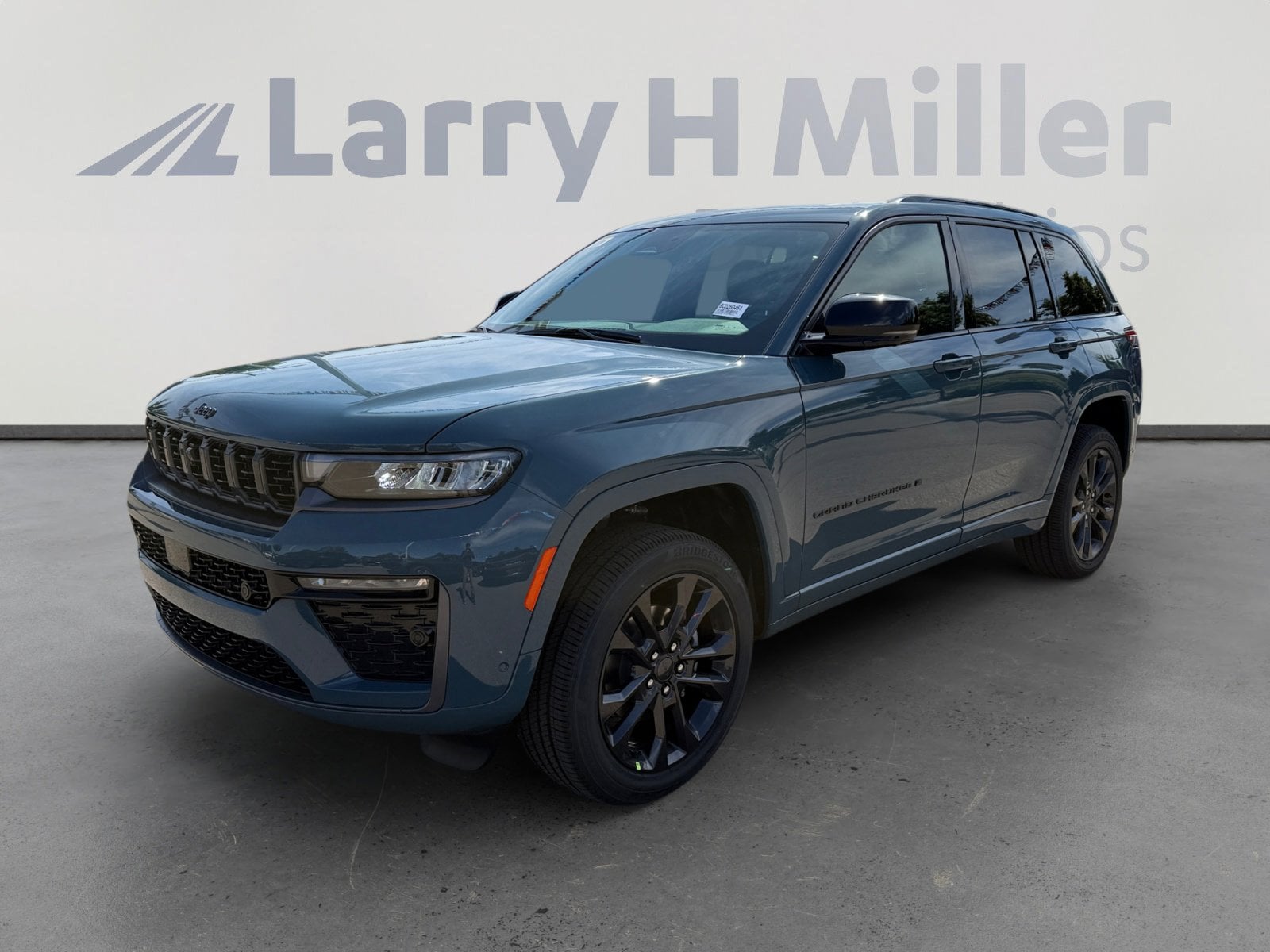 2026 Jeep Grand Cherokee Limited Reserve 4x4's photo