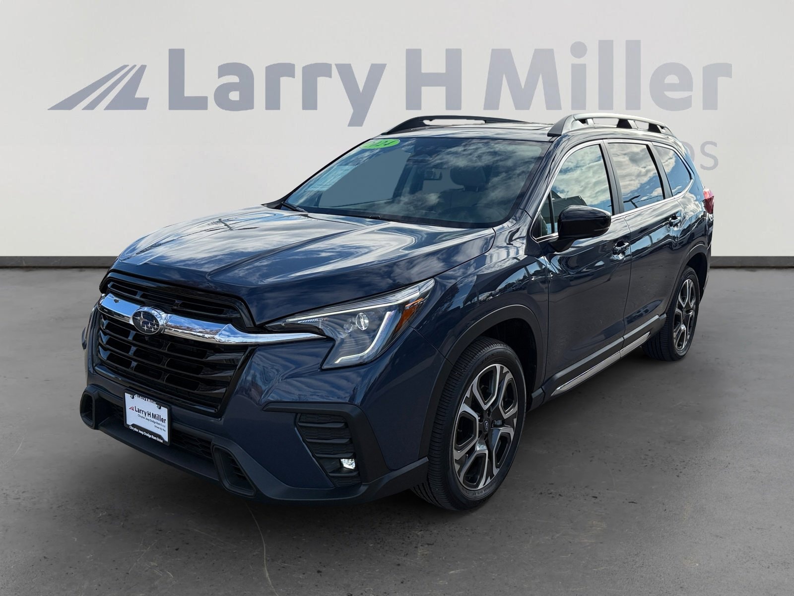 2024 Subaru Ascent Limited's photo