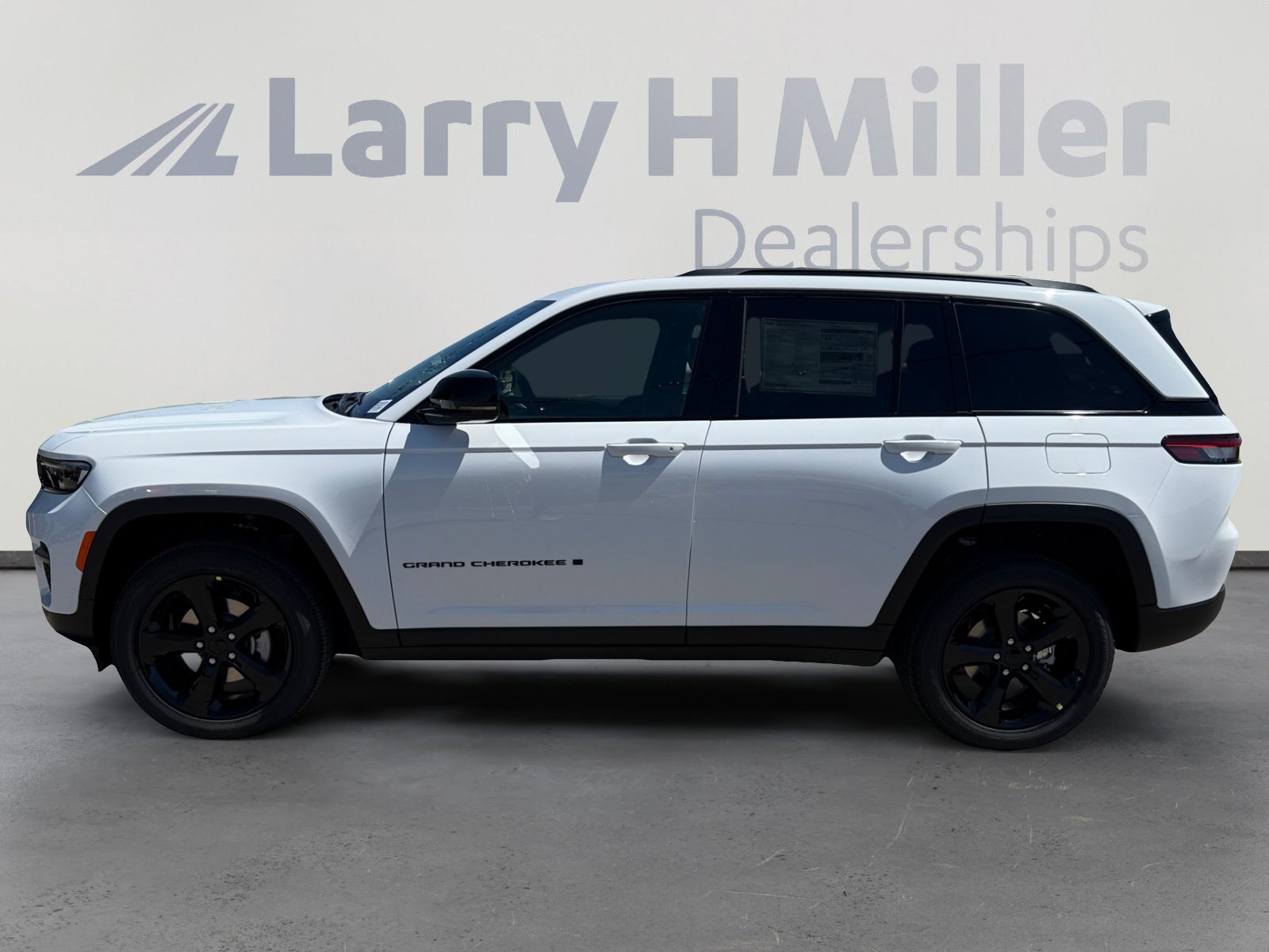 2025 Jeep Grand Cherokee Altitude X photo 3