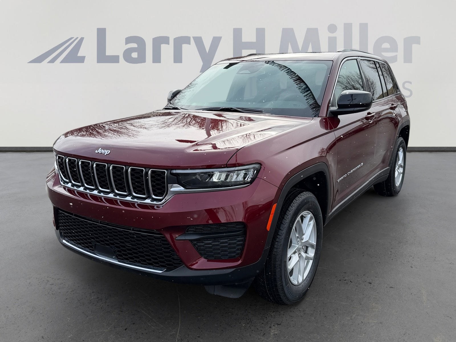 2026 Jeep Grand Cherokee Laredo X 4x4's photo