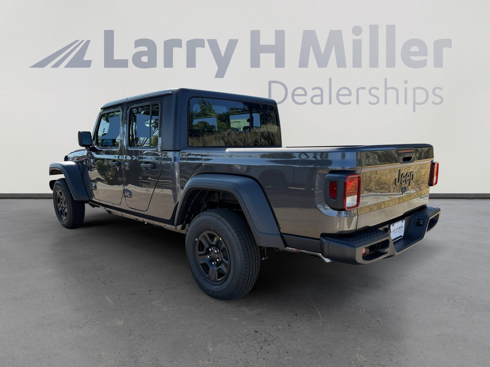 2025 Jeep Gladiator Sport photo 4