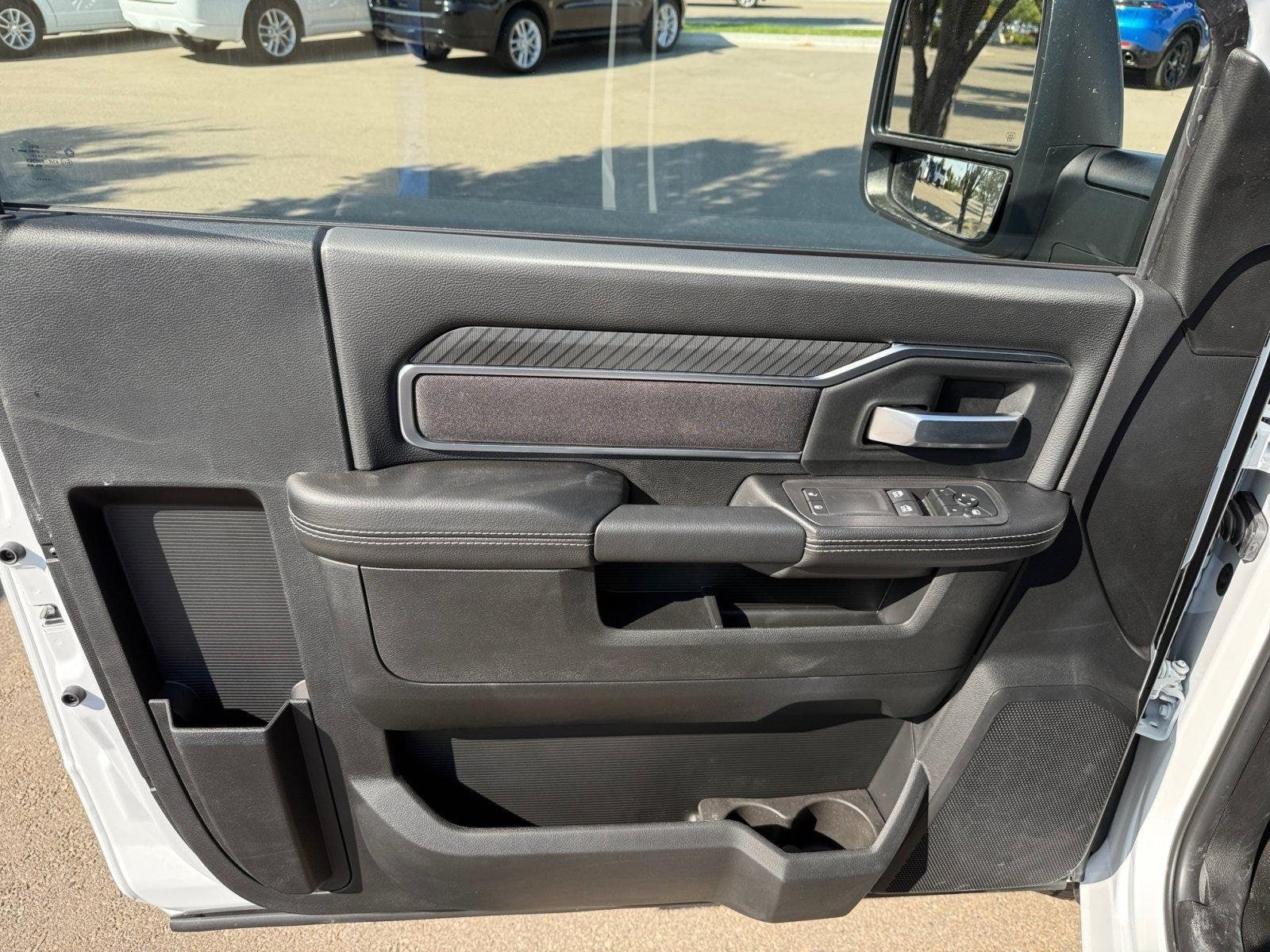 2026 RAM 3500 Chassis Big Horn - Photo 14