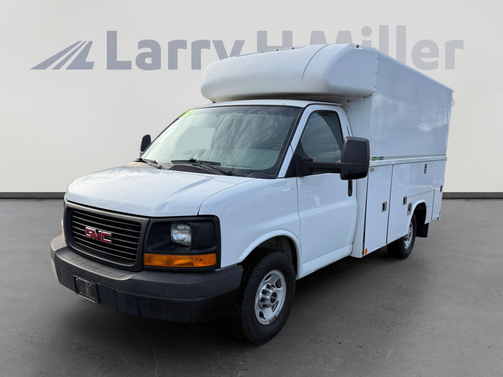 2014 GMC Savana Cutaway Work Van's photo