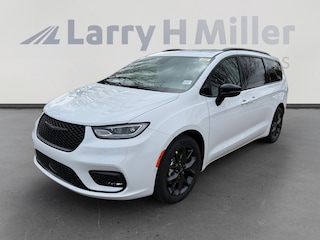 2026 Chrysler Pacifica Select Passenger Van