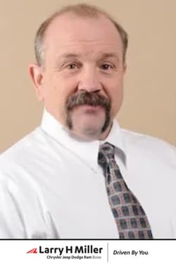 Staff member Tom from ID_d0c5dcada956