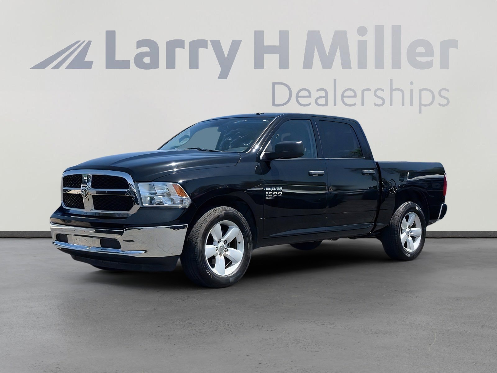 2022 RAM 1500 Classic Tradesman Crew Cab 5'7's photo