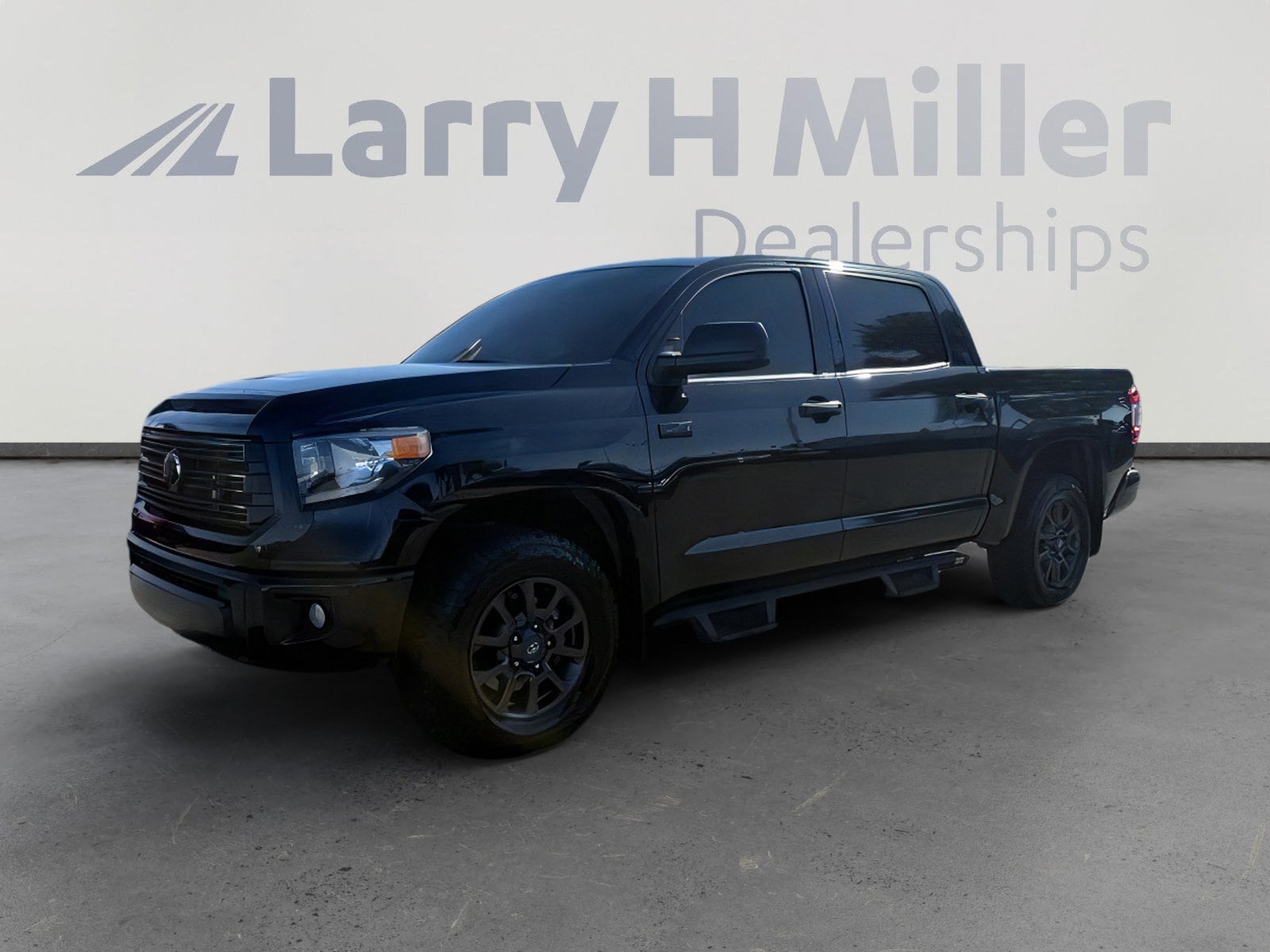 2021 Toyota Tundra SR5 5.7L 4WD Crew Max Short Bed's photo