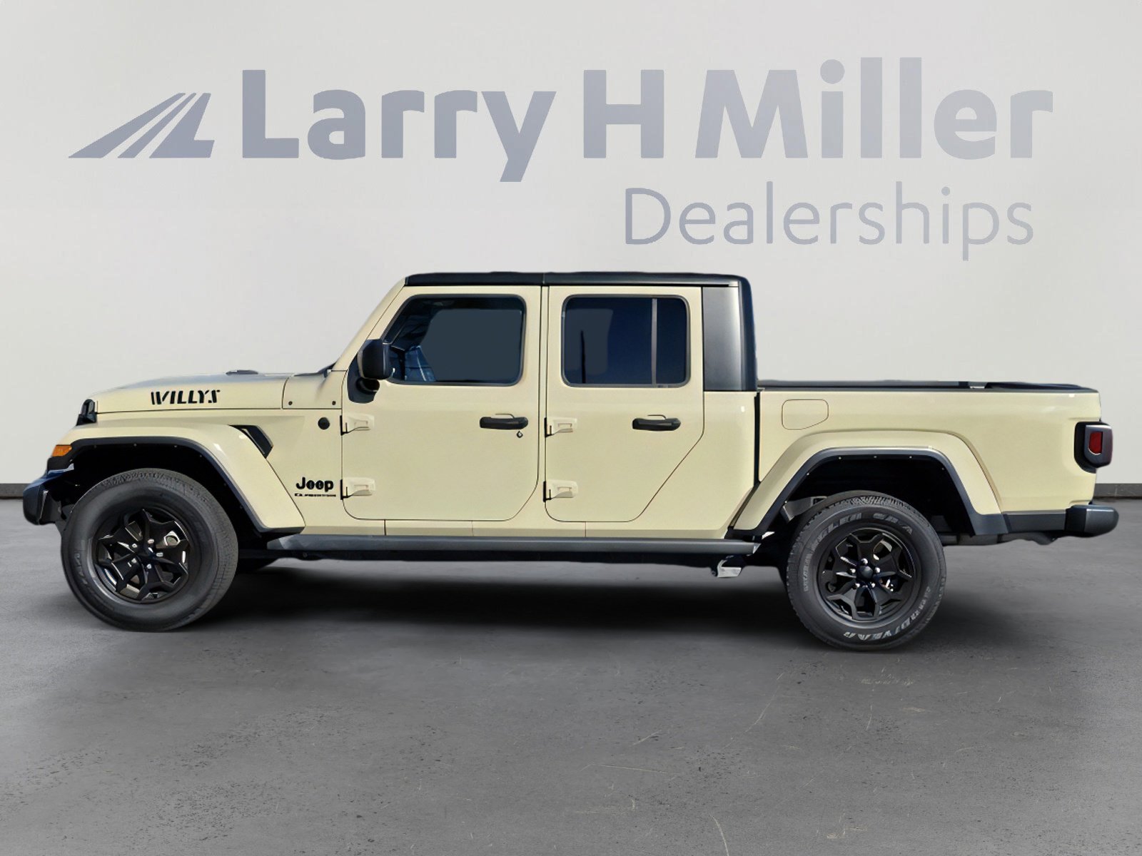 2022 Jeep Gladiator Willys Sport photo 3