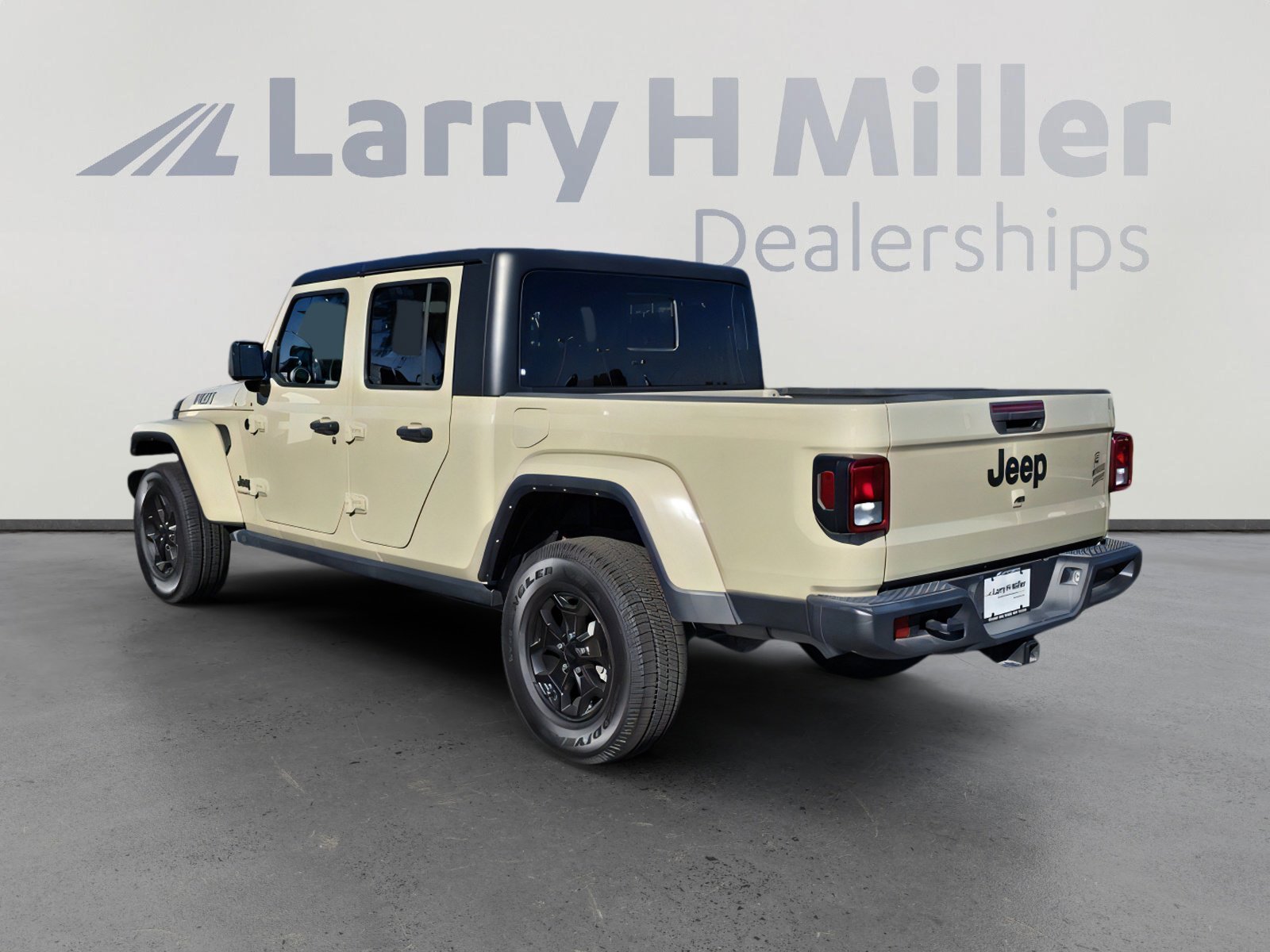 2022 Jeep Gladiator Willys Sport photo 4