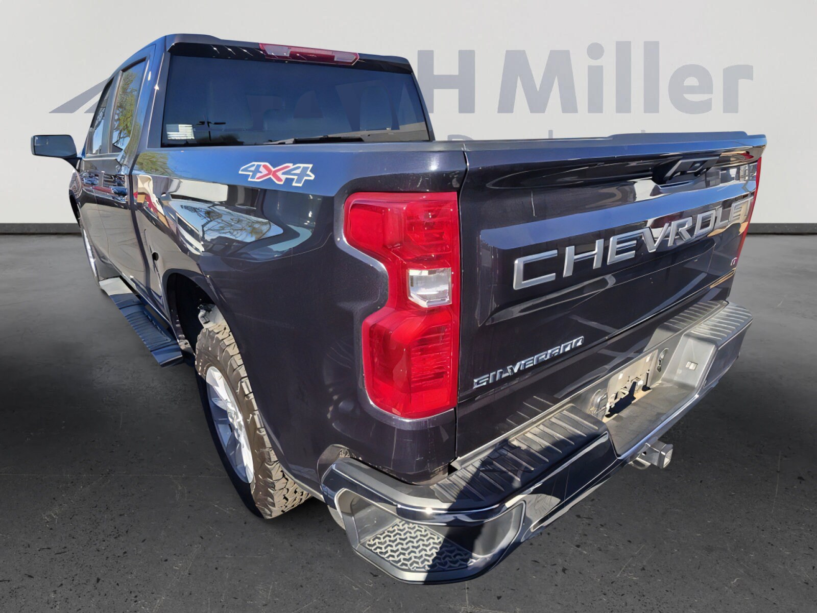 2022 Chevrolet Silverado 1500 LT photo 3