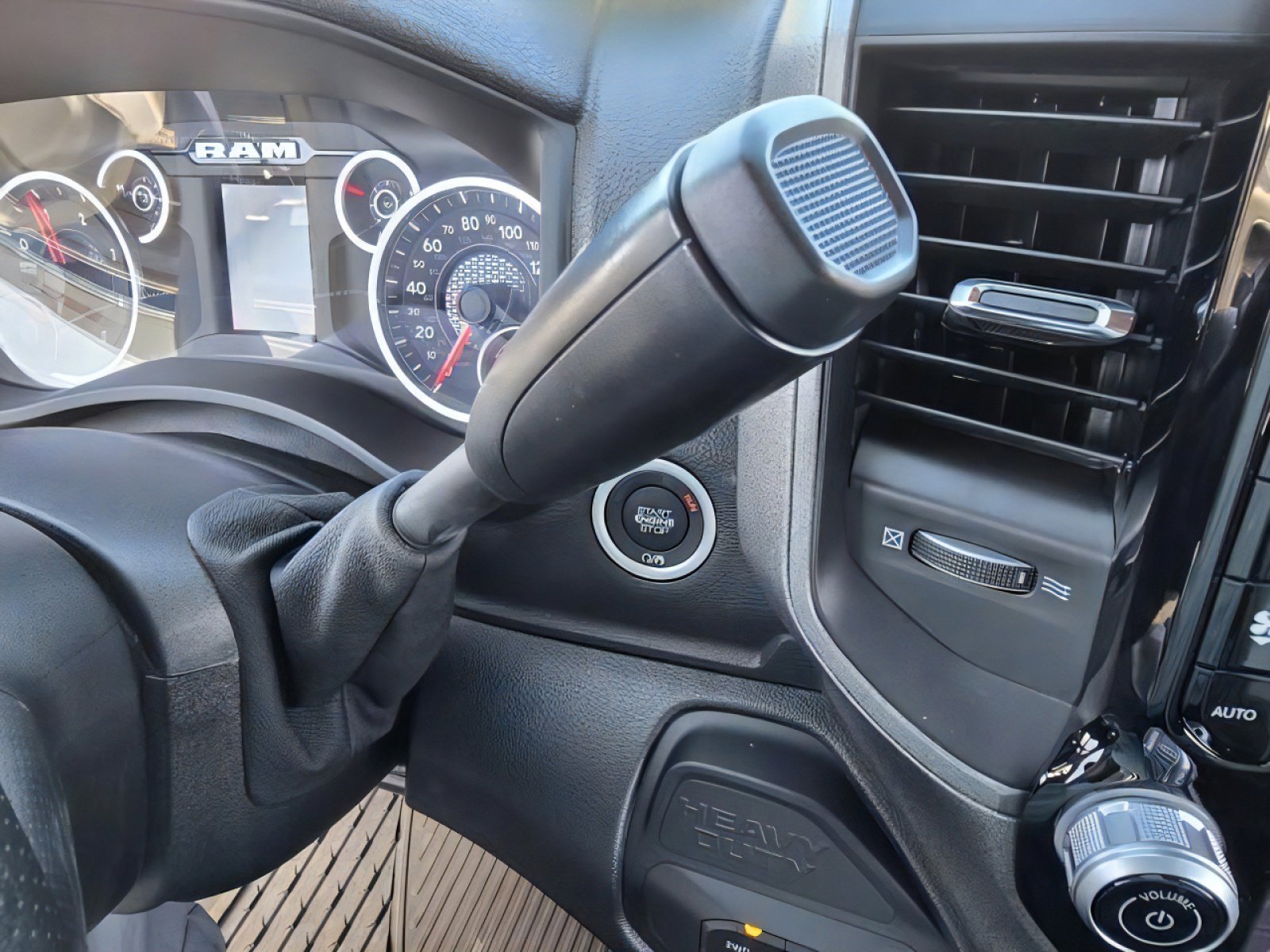 2025 RAM 2500 Tradesman - Photo 16