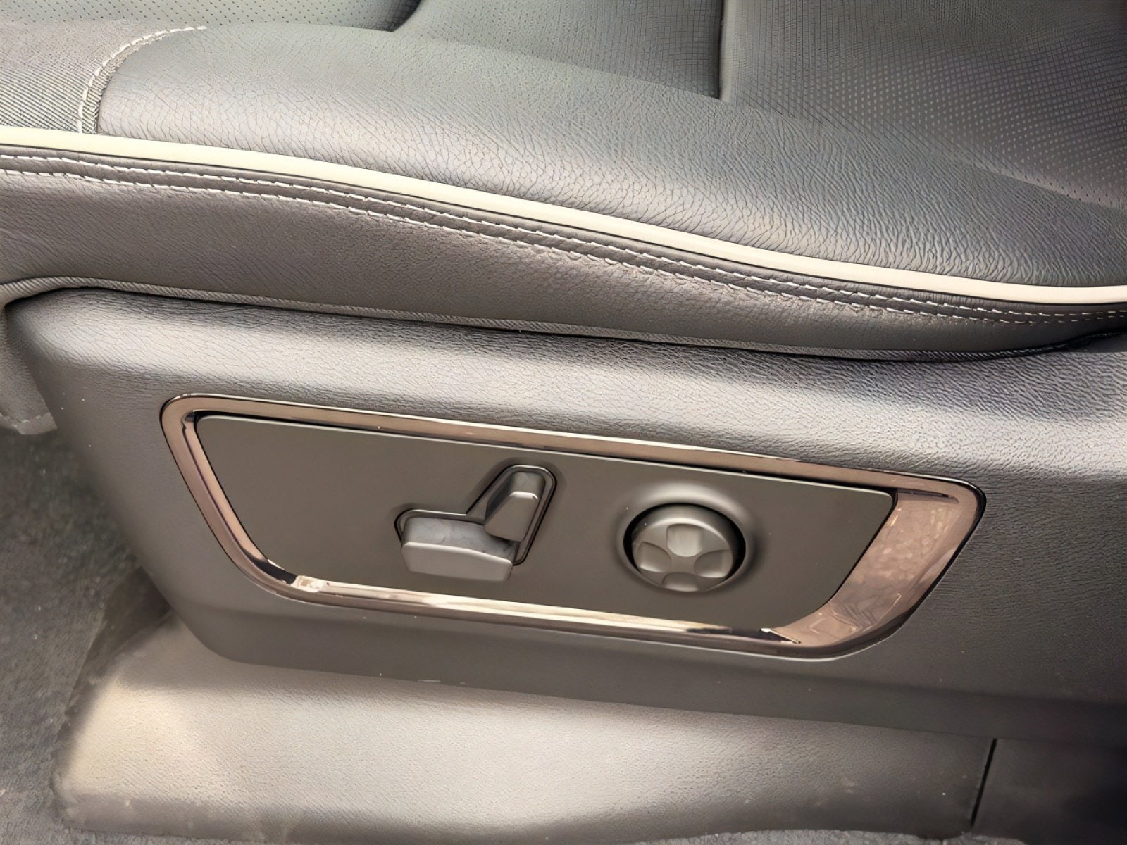 2026 RAM 1500 Limited - Photo 16