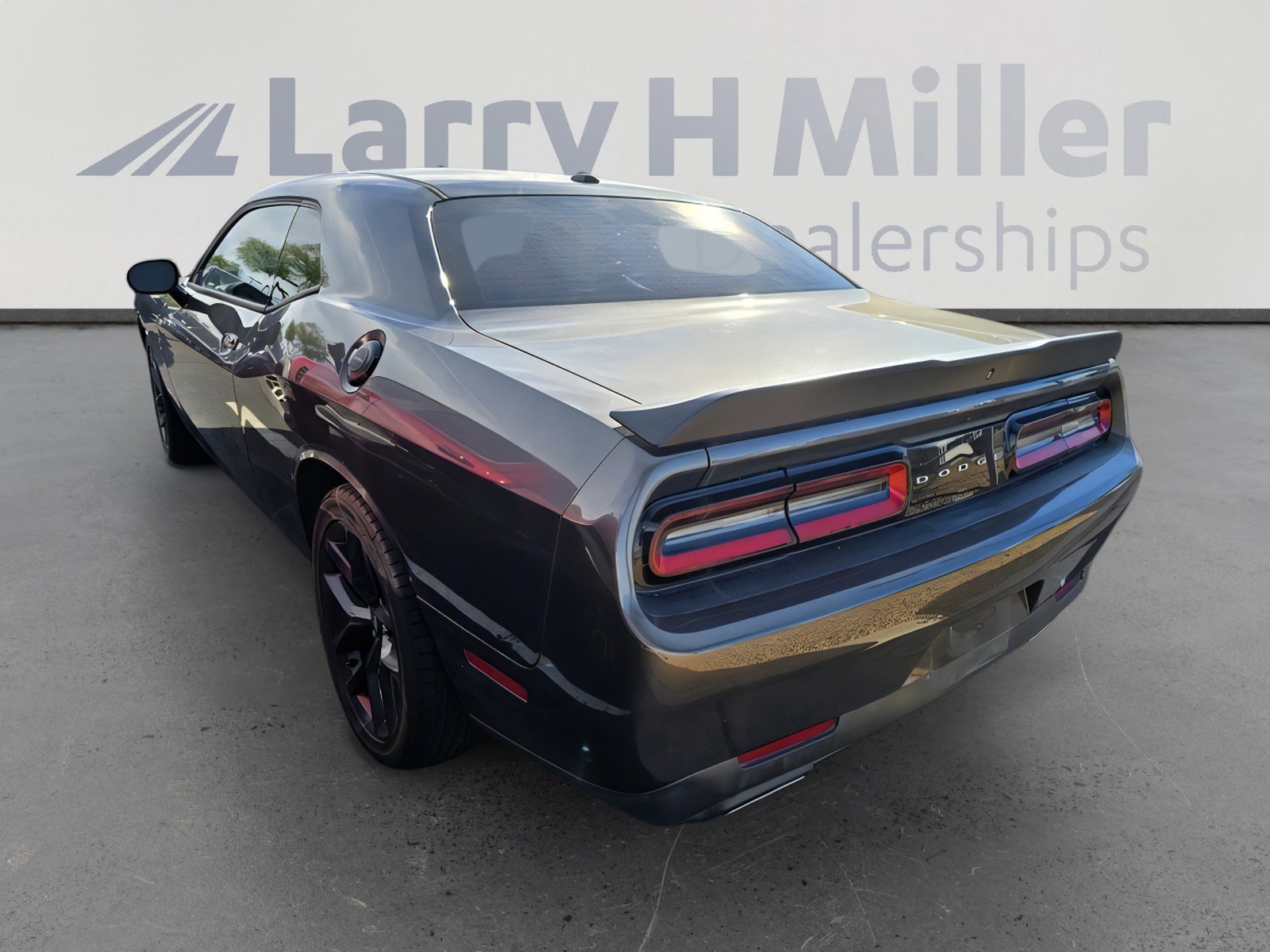 2019 Dodge Challenger SXT photo 3