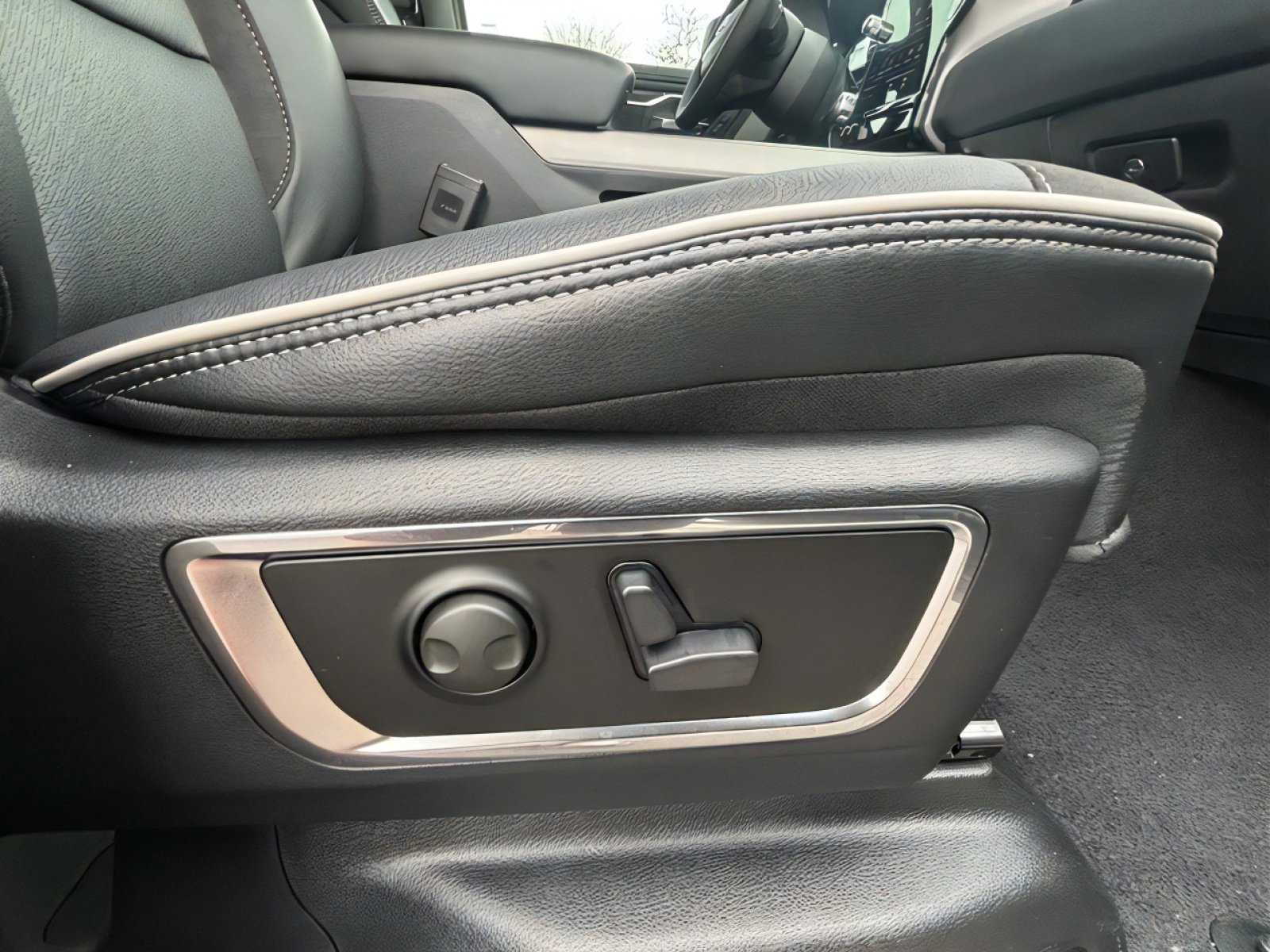 2026 RAM 1500 Laramie - Photo 21