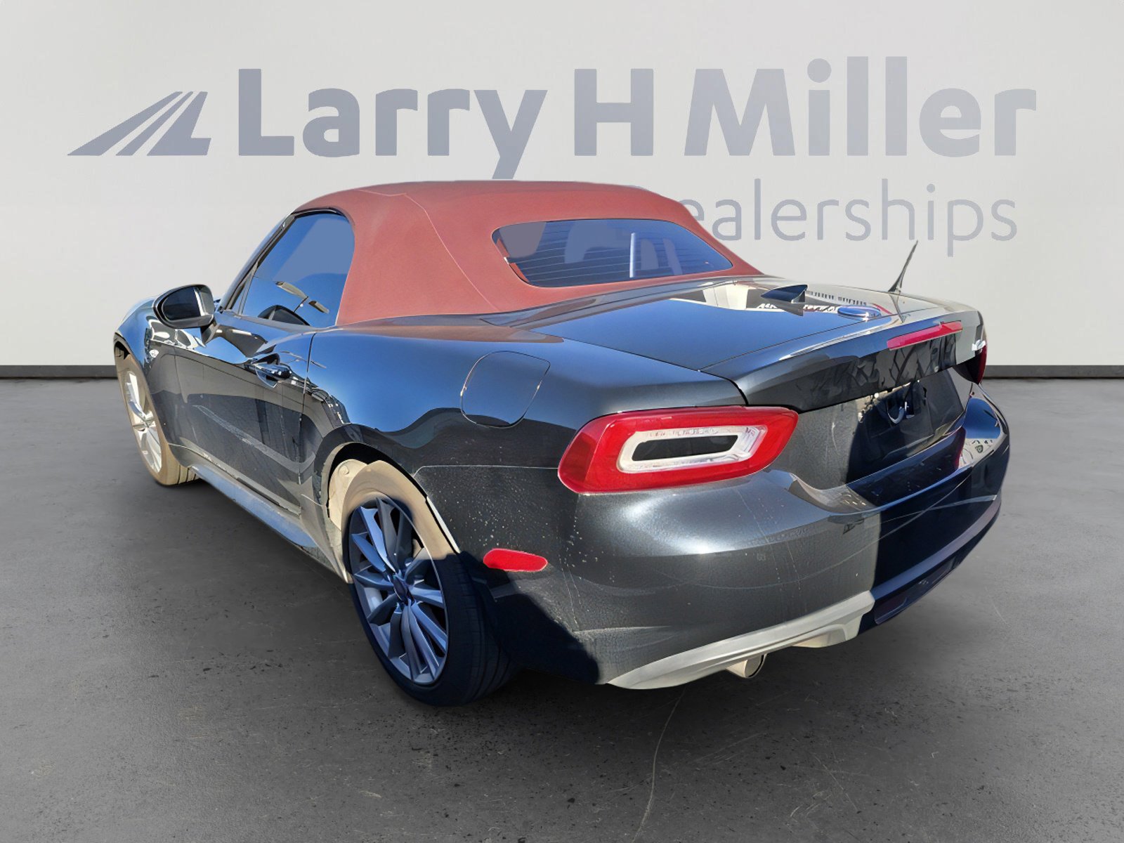 2018 Fiat 124 Spider Lusso photo 3