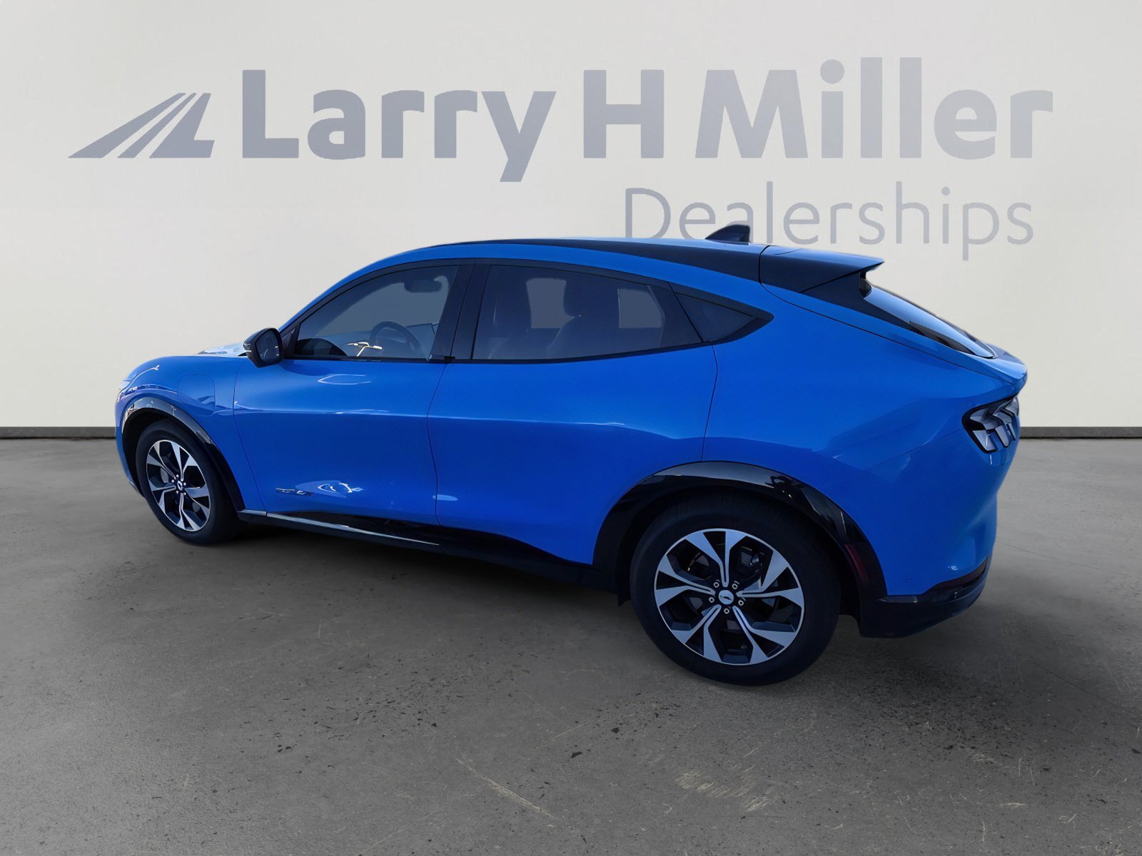 2022 Ford Mustang Mach-E Premium photo 4