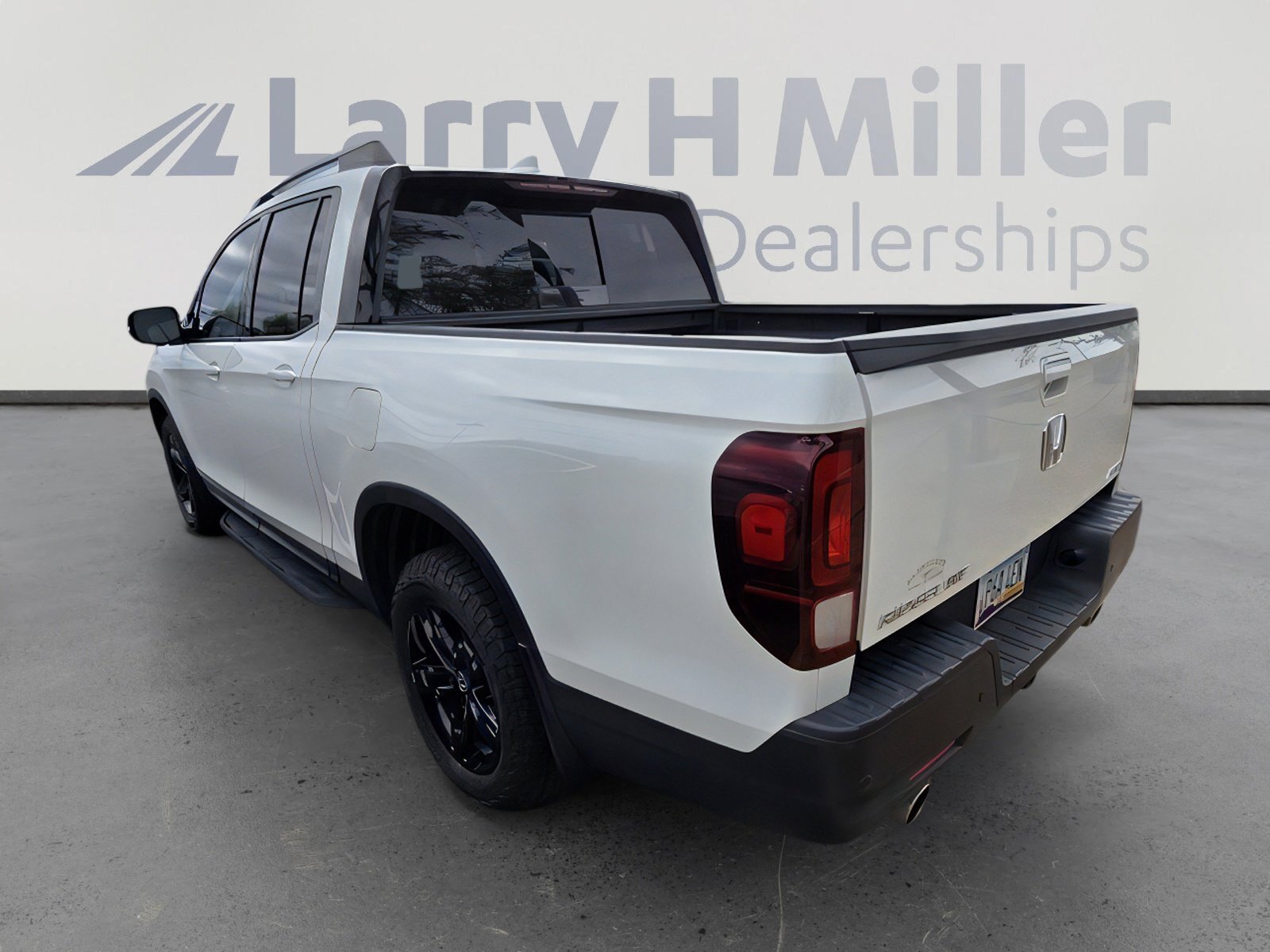 2021 Honda Ridgeline Black Edition photo 3