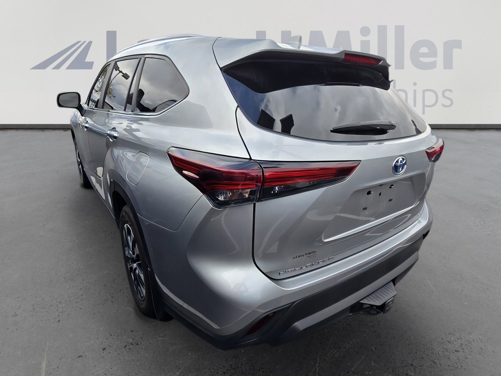 2024 Toyota Highlander Hybrid XLE photo 3