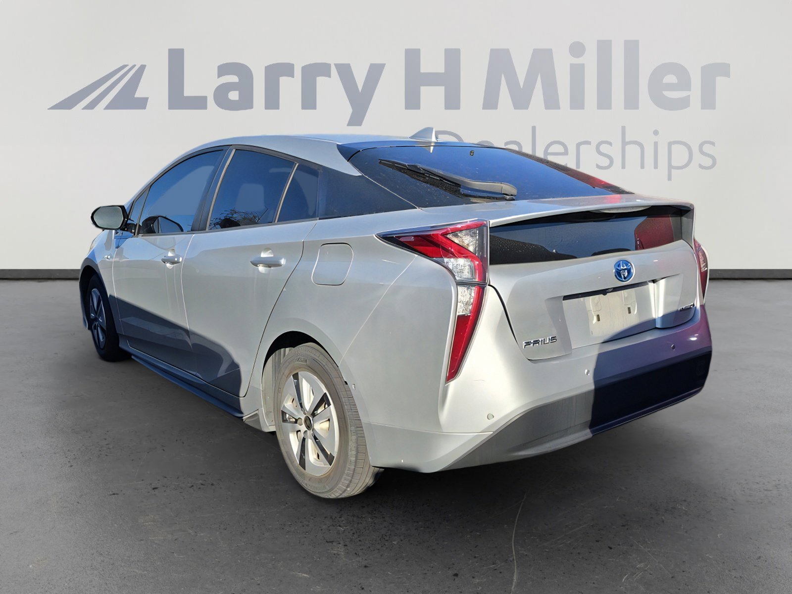2018 Toyota Prius Four photo 3
