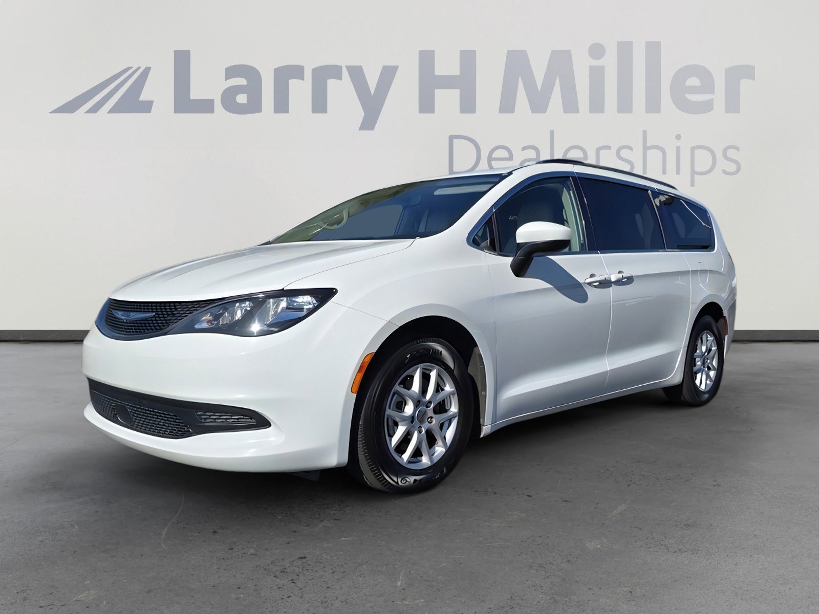 2021 Chrysler Voyager's photo