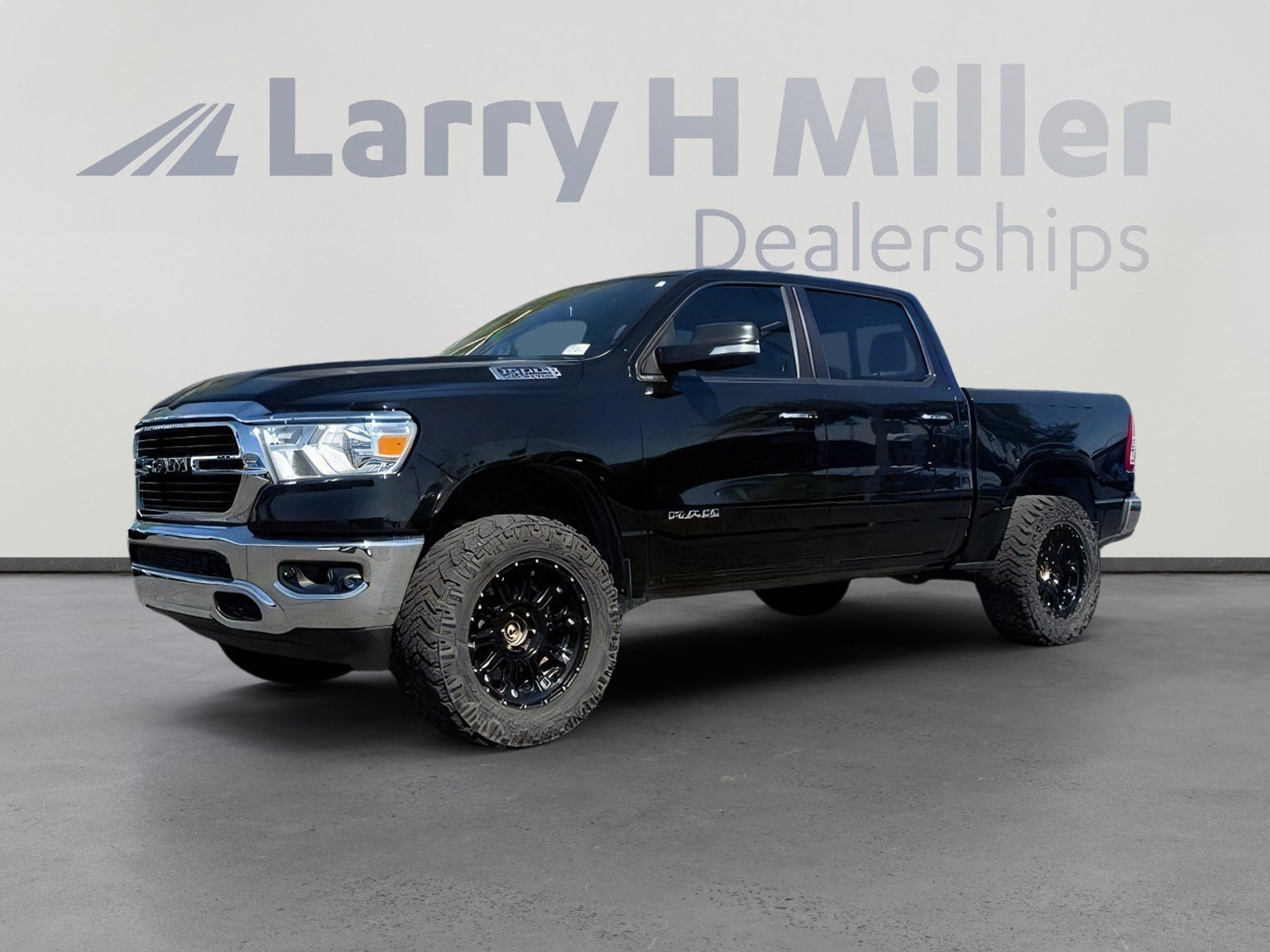 2019 RAM 1500 Big Horn/Lone Star 4x4 Crew Cab 5'7's photo