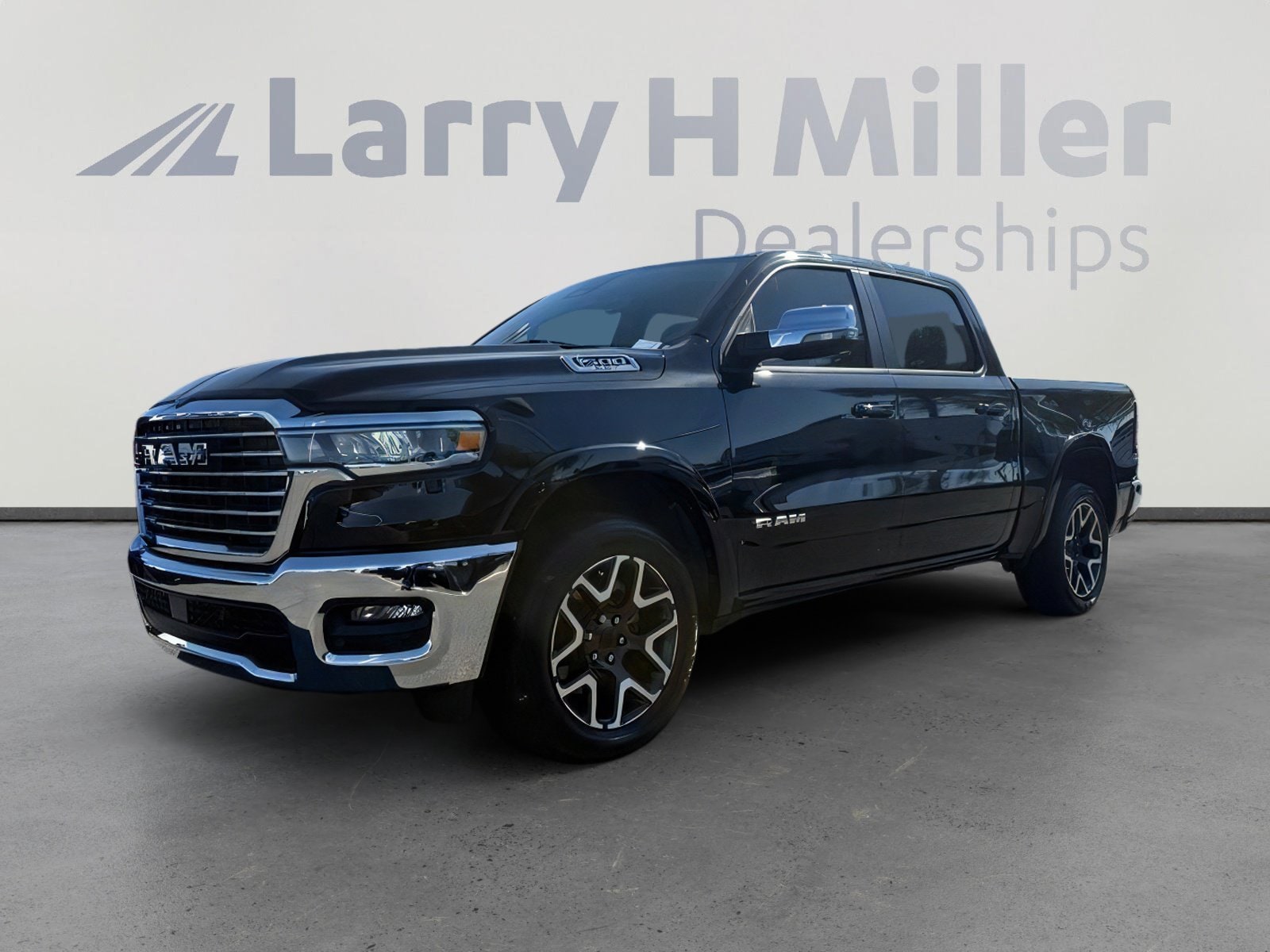 2025 RAM 1500 Laramie 4x4 Crew Cab 5'7's photo