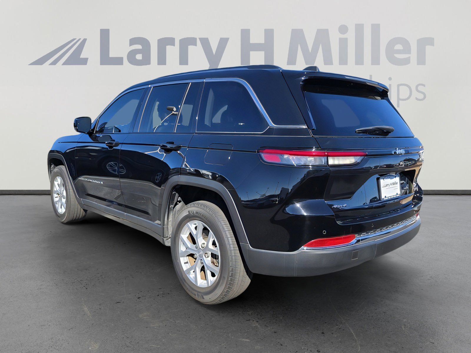 2023 Jeep Grand Cherokee Limited photo 2